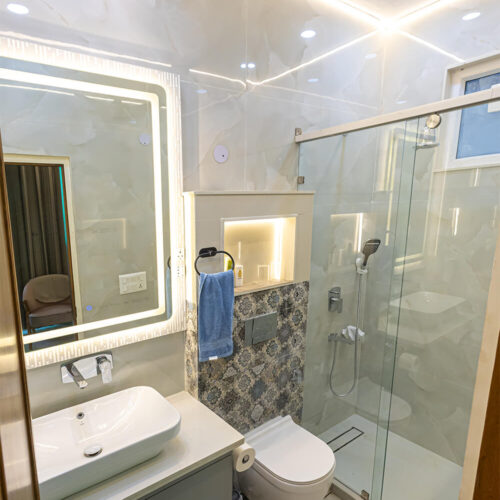 Aura – Deluxe King Room